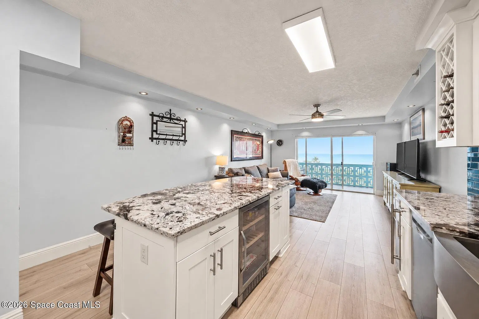 2 bed, 2.0 bath, 972 sqft, $3,100 — Photo 4