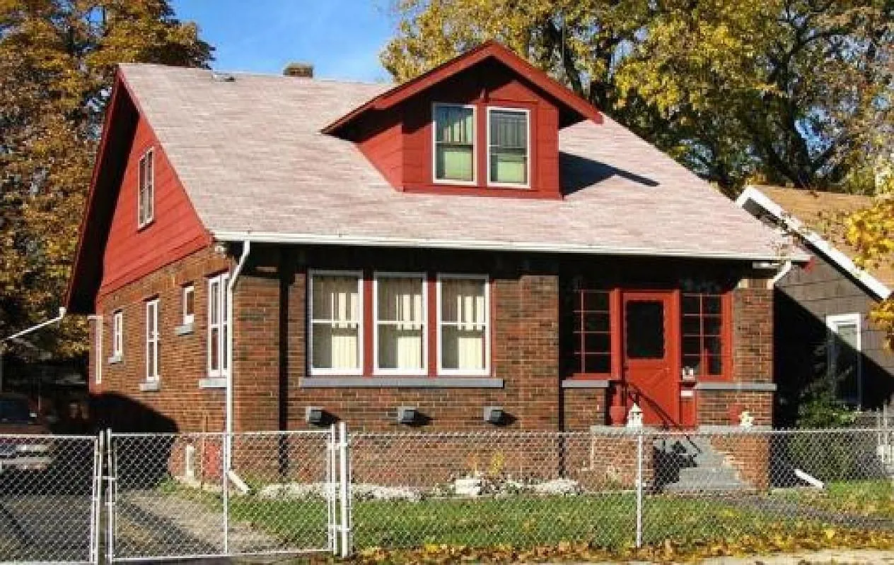 15130 Myrtle Ave photo 1