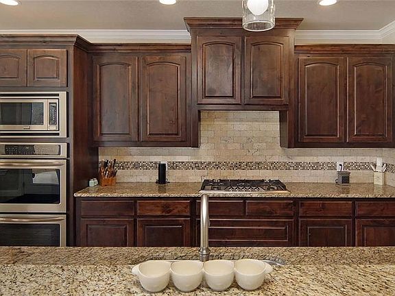 3rd image of 3513 Lakeway Dr
