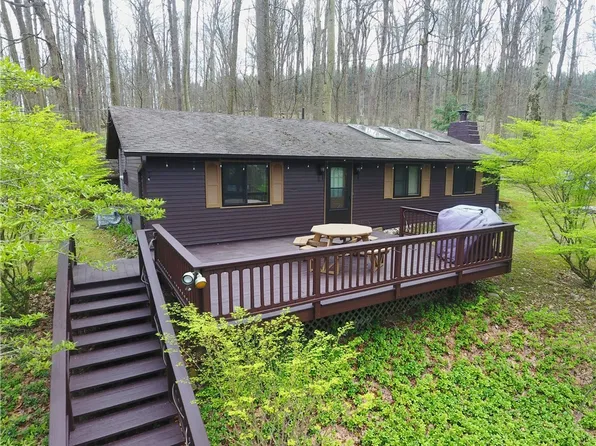 9316 Lakewood Dr NE, Mineral City, OH 44656