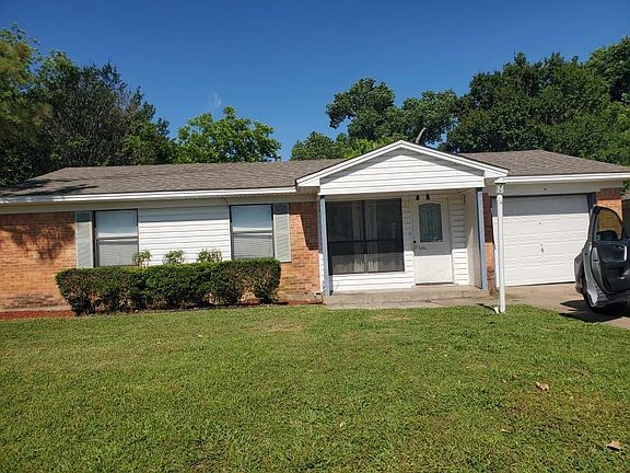 2nd image of 302 Hilltop Ln