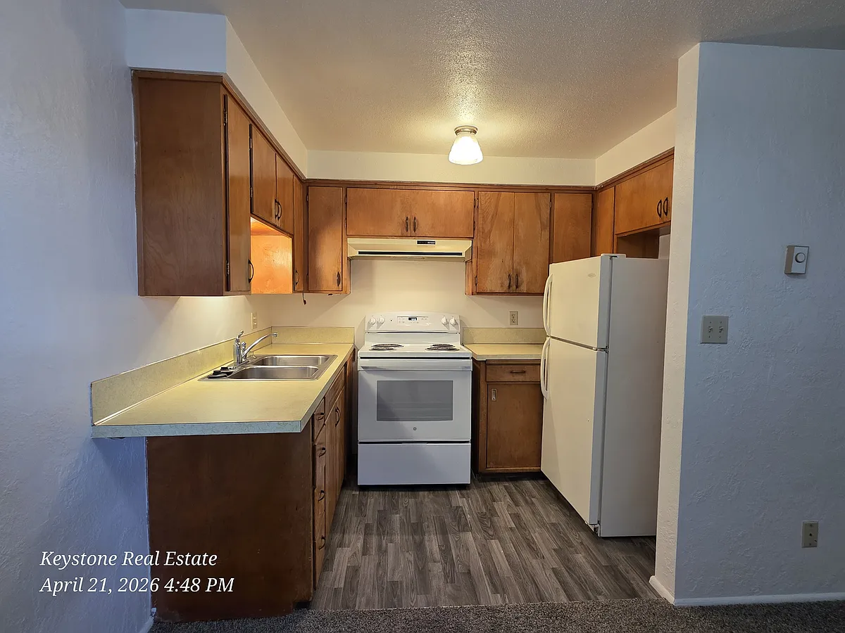 Building Photo - 2785 Oak St #5