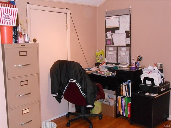 5th image of 614 E 5th St