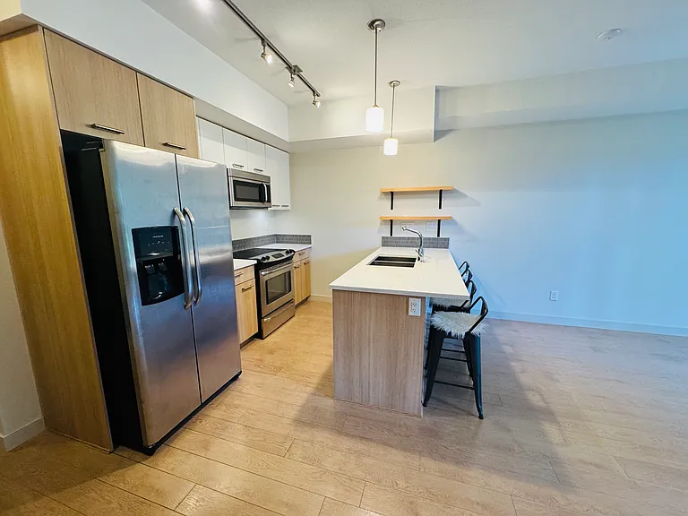 2214 Kelly Ave #308 — Photo 3