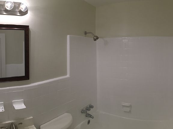 2nd image of 1001 Kingsbury Ave