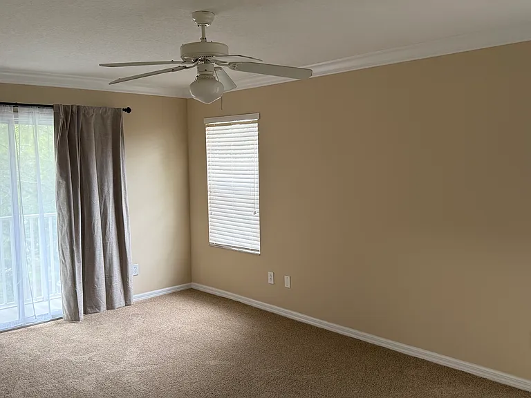 3151 Retreat View Cir — Photo 9