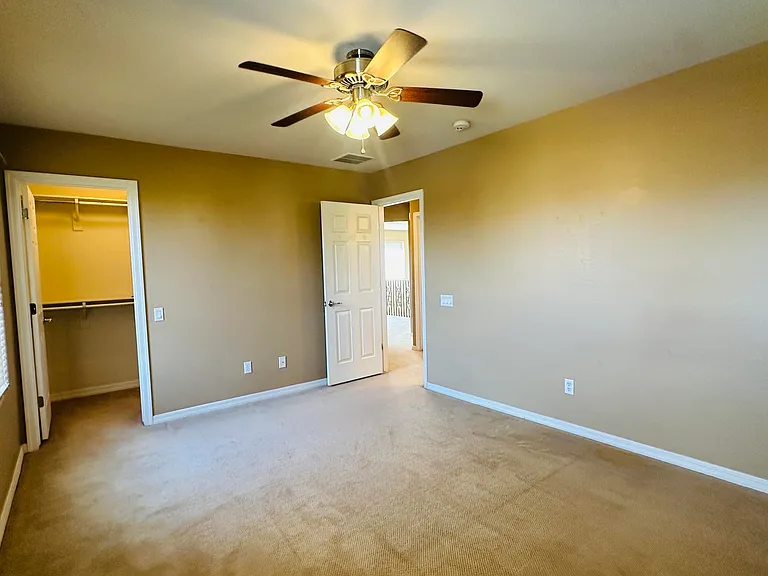 2138 W Marconi Ave — Photo 25