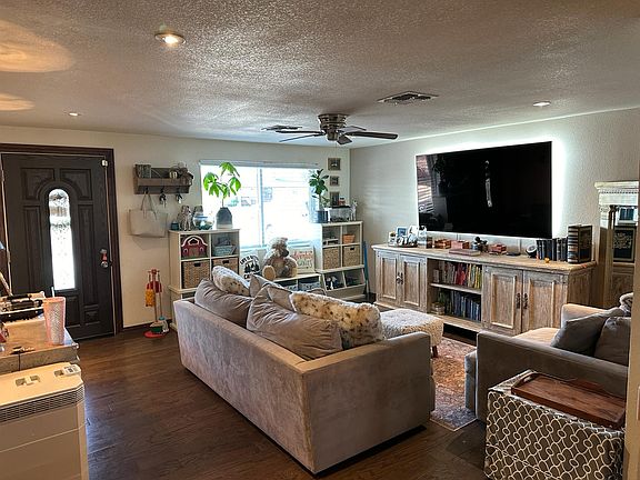 4th image of 3215 E Sunnyside Ln