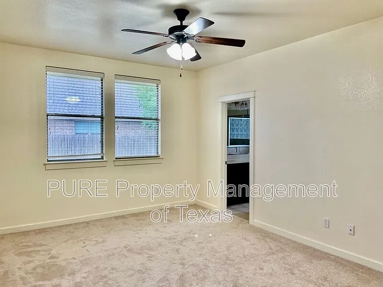 4718 Madrid Dr — Photo 9