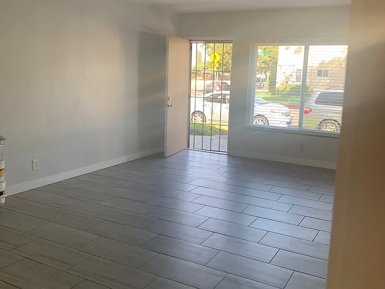 502 E Hurst St #B — Photo 7