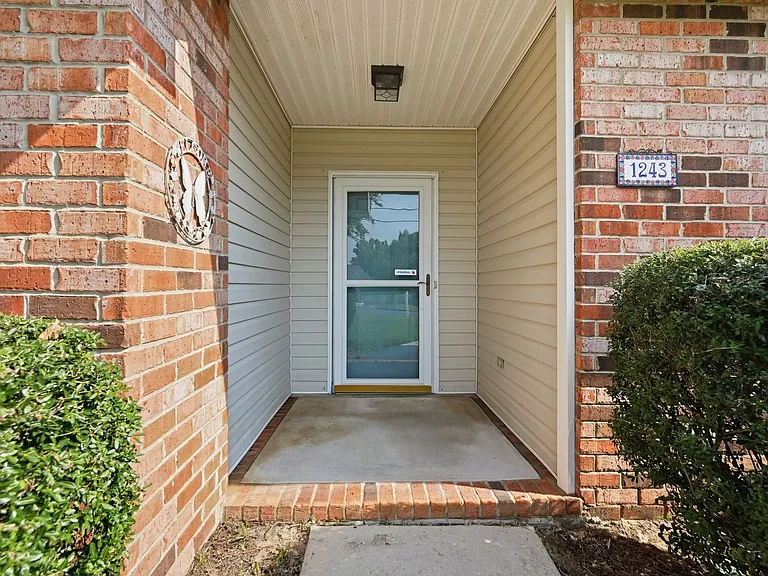 1243 Jefferyscot Dr — Photo 6