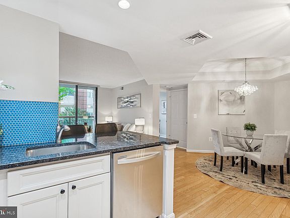 5th image of 3830 9th St N #204E