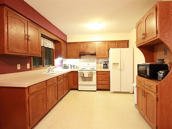 5th image of 2912 Valley High Dr