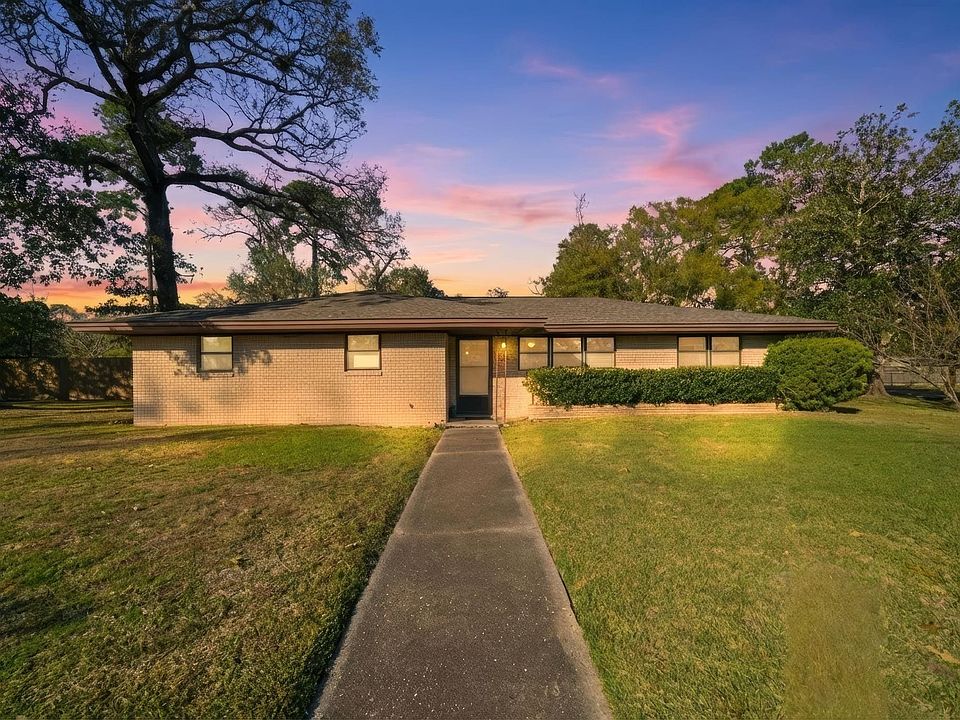 1st image of 211 Frances St