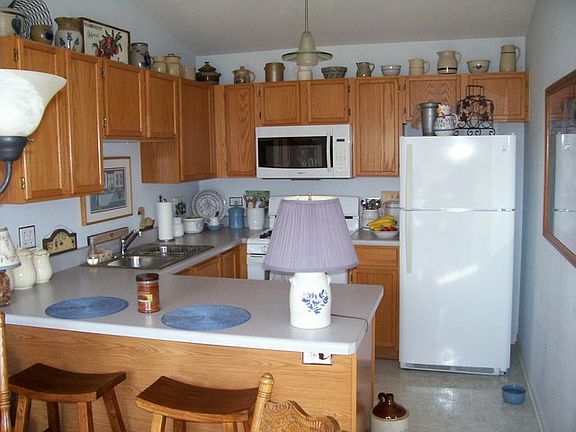 5th image of 1053 N Village Dr Unit 3