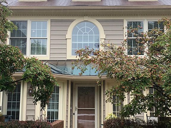 2nd image of 7 Luxberry Ct
