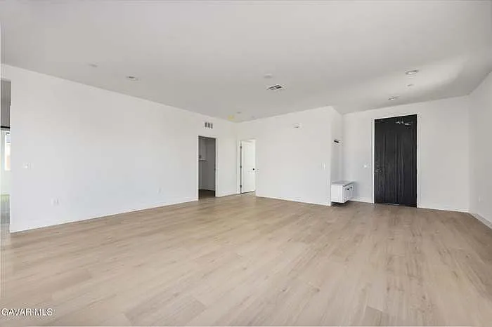 9701 Susan Ave — Photo 4