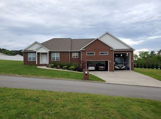 521 Ivey Vine Dr, Maryville, TN 37801