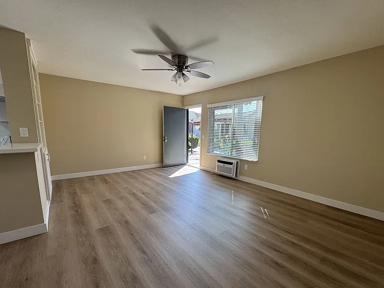 Portofino Apartments — Photo 24