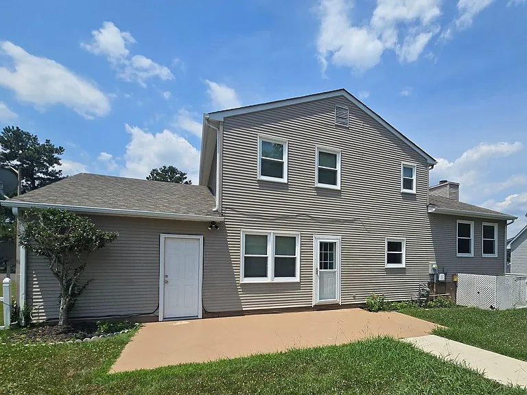 4364 Cypress Dr — Photo 2
