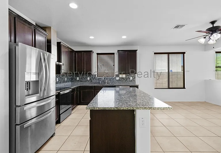 7309 S 12th Dr — Photo 5