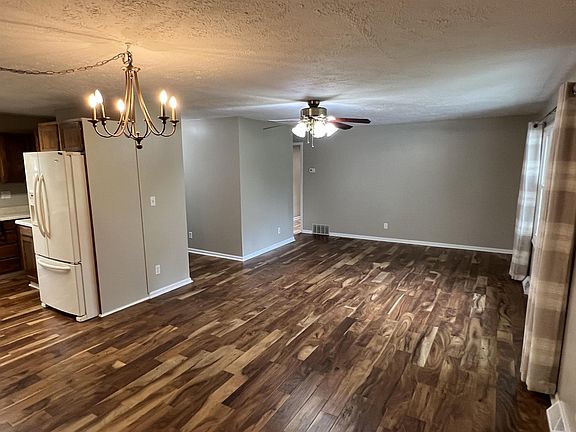 5th image of 100 W Tyner Dr