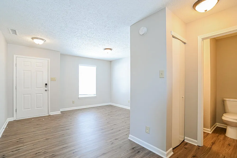 3 bed, 2.5 bath, 1752 sqft, $2,035 — Photo 4