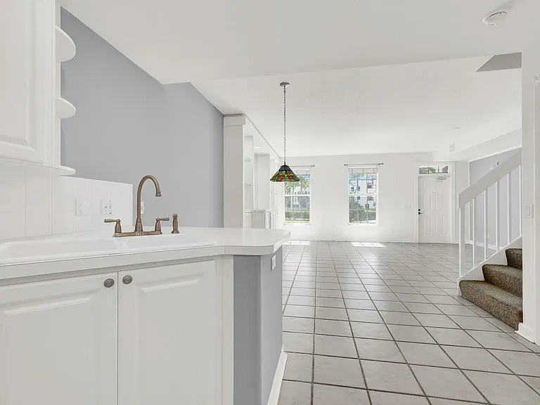 133 Wentworth Ct — Photo 18