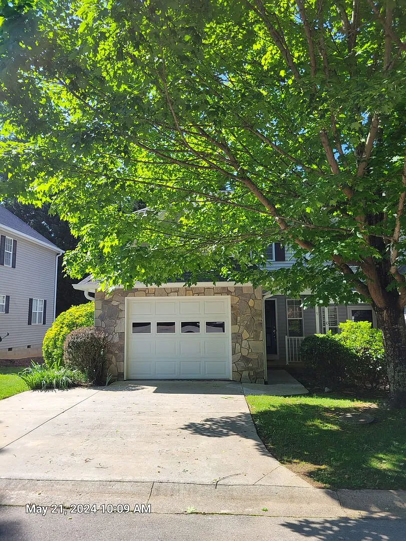 Newly Renovated Townhome in Arden — Photo 1