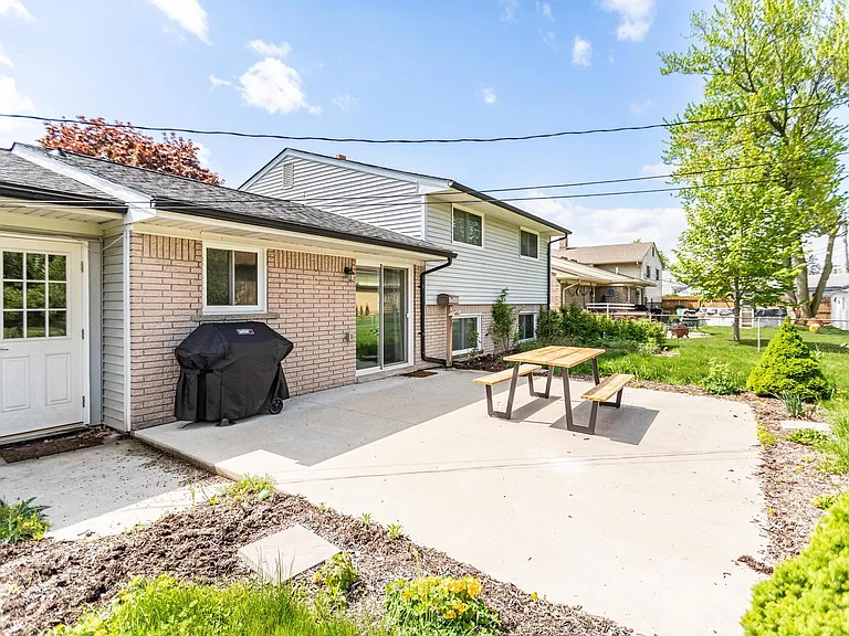 8743 Leslie Dr — Photo 30