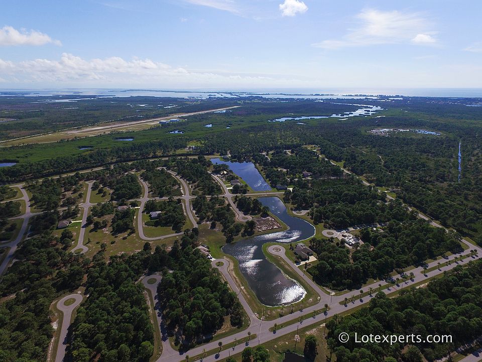 Beautiful Lakefront Communit