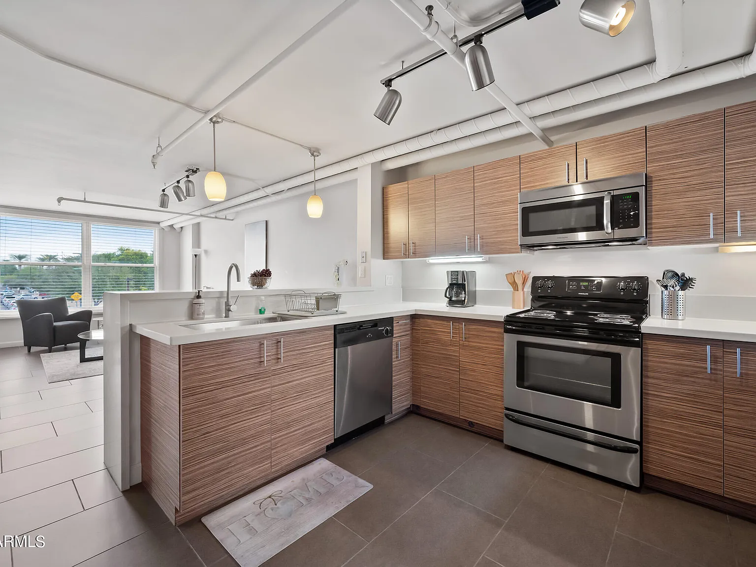 1 bed, 1.0 bath, 847 sqft, $1,800 — Photo 2