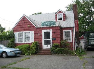 1802 Newbridge Rd, Bellmore, NY 11710