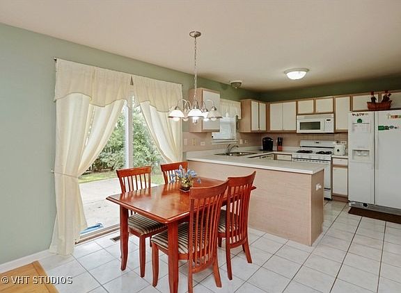 3rd image of 146 Stillwater Dr