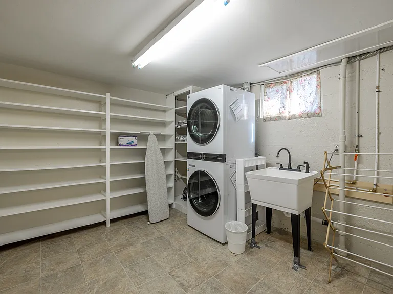 356 E Utopia Ave S — Photo 19