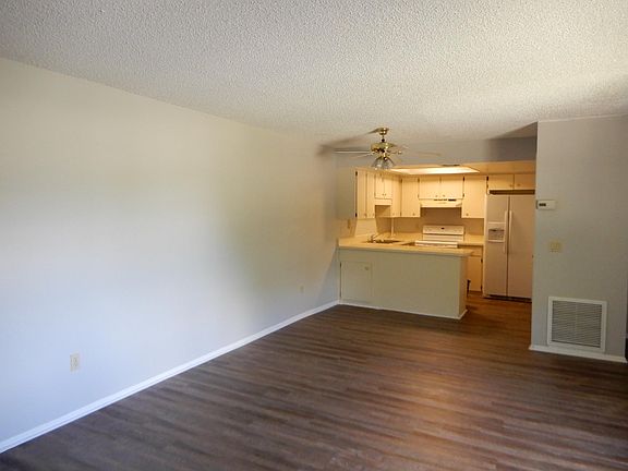 4th image of 158 Windtree Ln