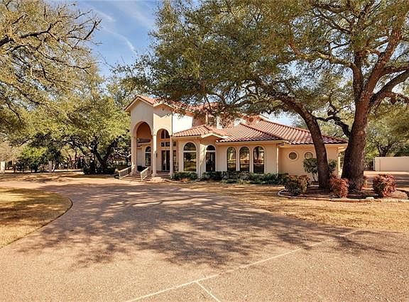 3rd image of 22 Club Estates Pkwy