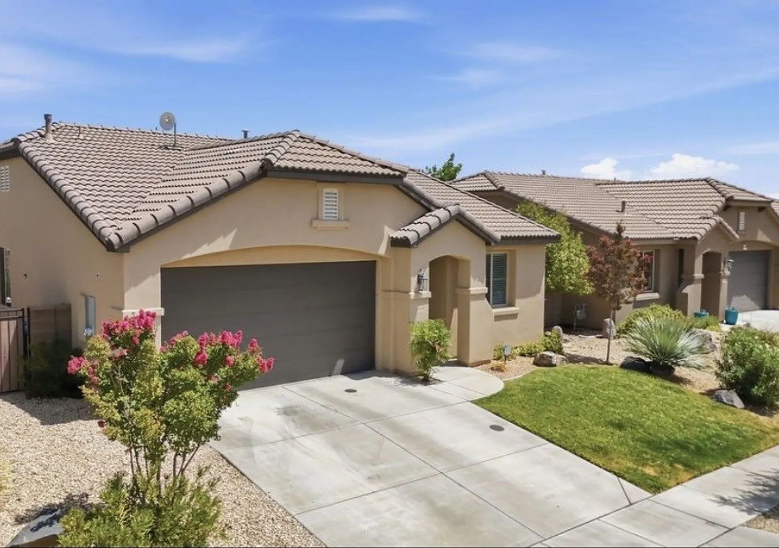 Beautiful Coral Canyon Home — Photo 2