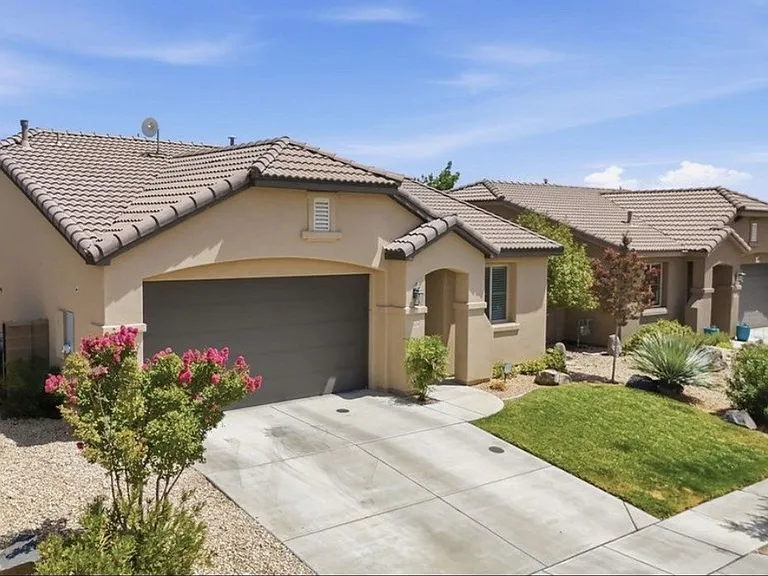 1024 N Silver Lode Ave — Photo 2