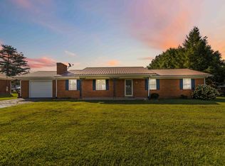 137 Meadowlark Dr, Crab Orchard, KY 40419