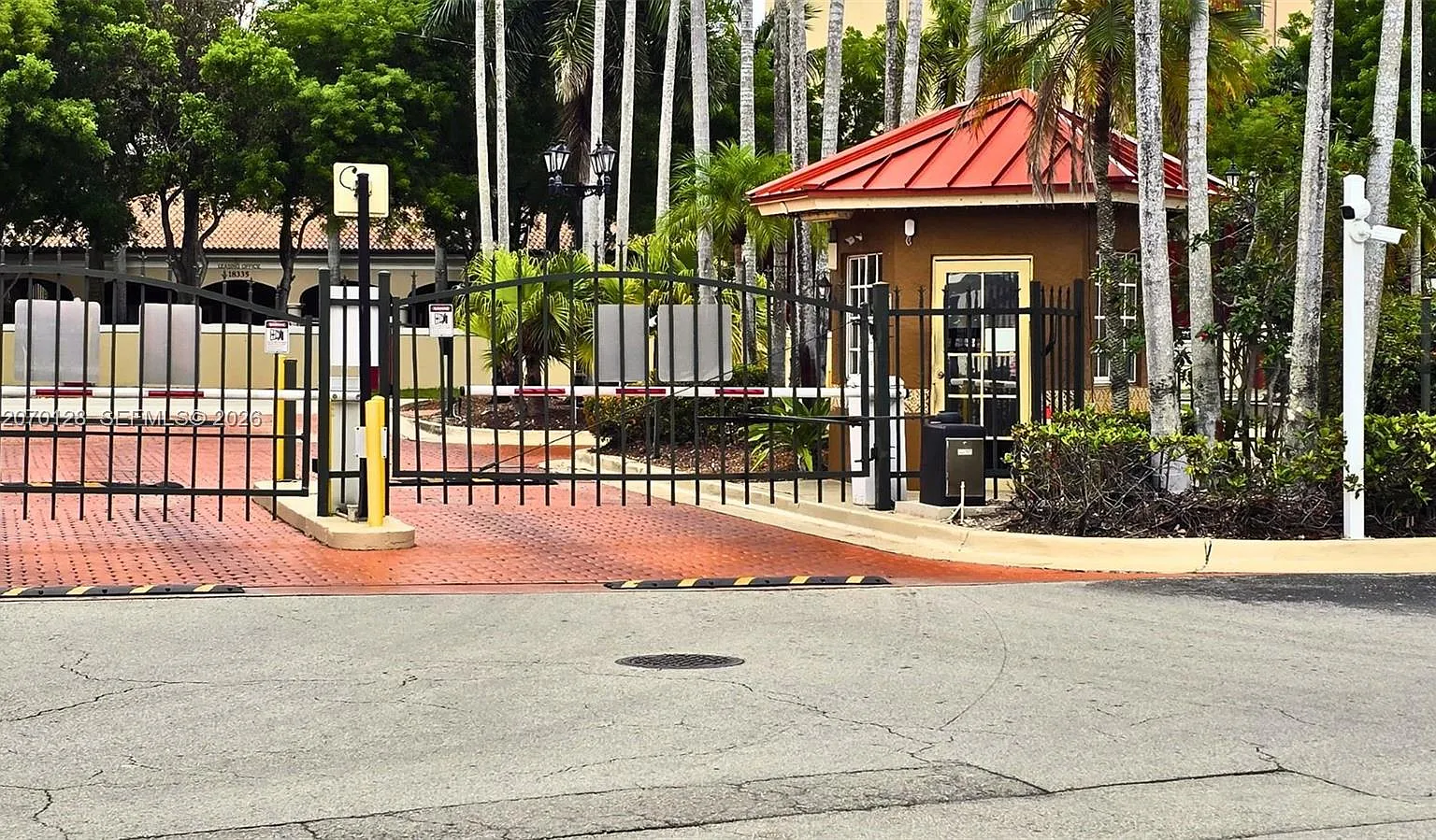 La Hacienda Country Club — Photo 2