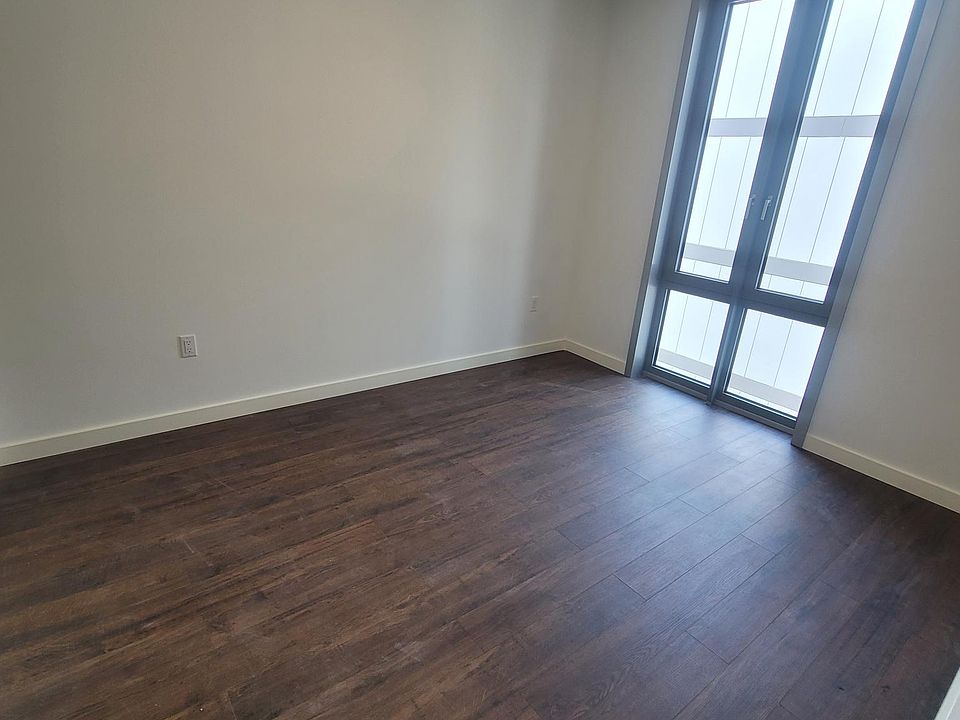 1st image of 14425 Sanford Ave APT 7E