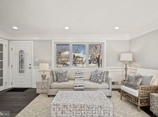 6903 Gilbert St, Springfield, VA 22150