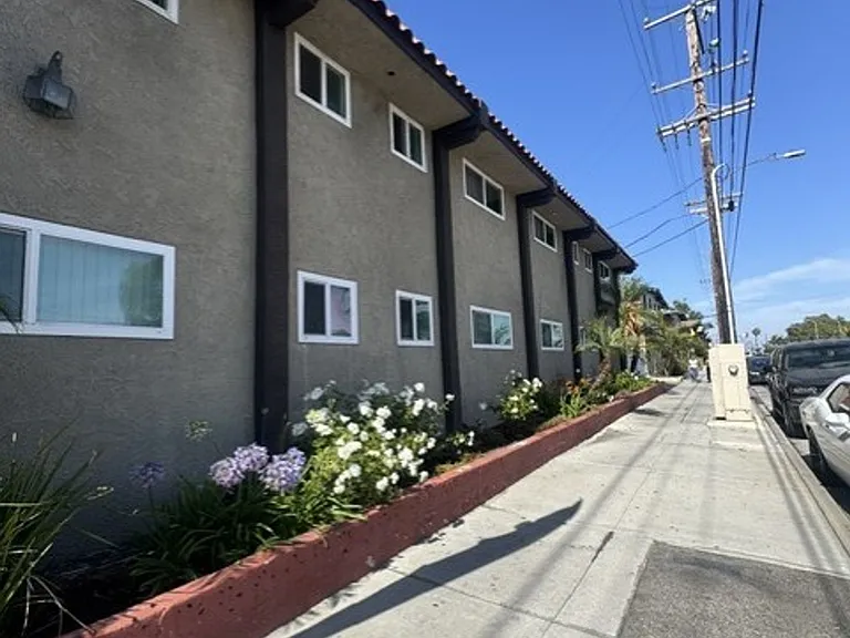 Marine Bay Apartments — Photo 23