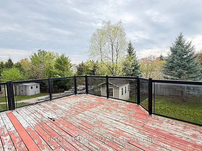 28 Laurentide Cres — Photo 13