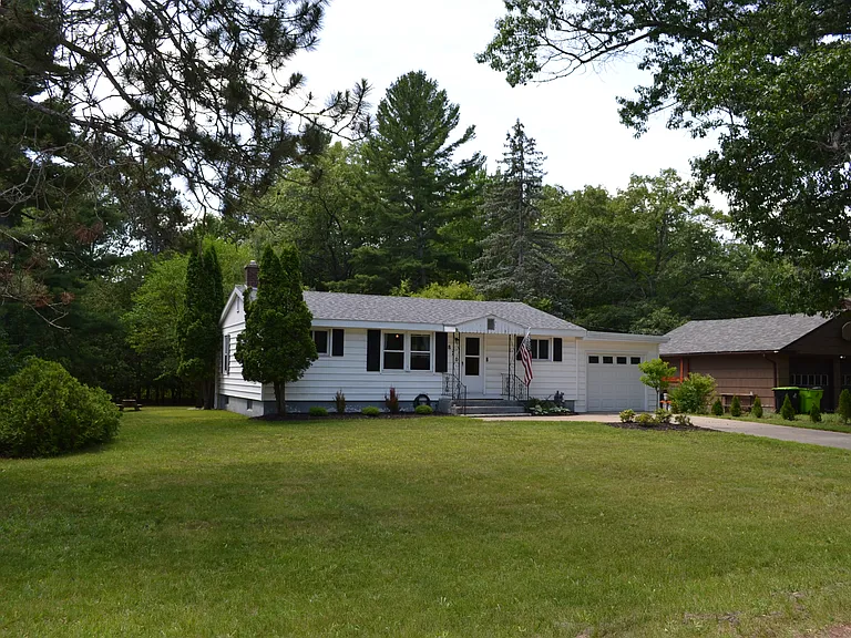 870 Pine Grove Ave — Photo 4