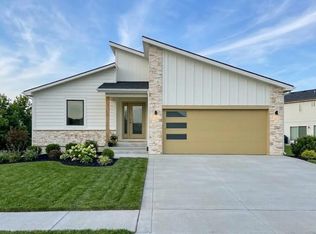 704 21st St, Oak Grove, MO 64075