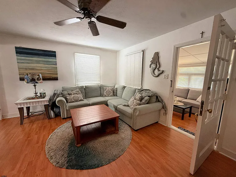 223 N Wyoming Ave #2027 — Photo 7