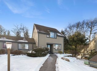 301 Heritage Vlg #B, Southbury, CT 06488