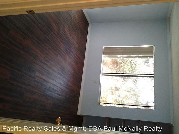 5th image of 1002 30th St APT 203